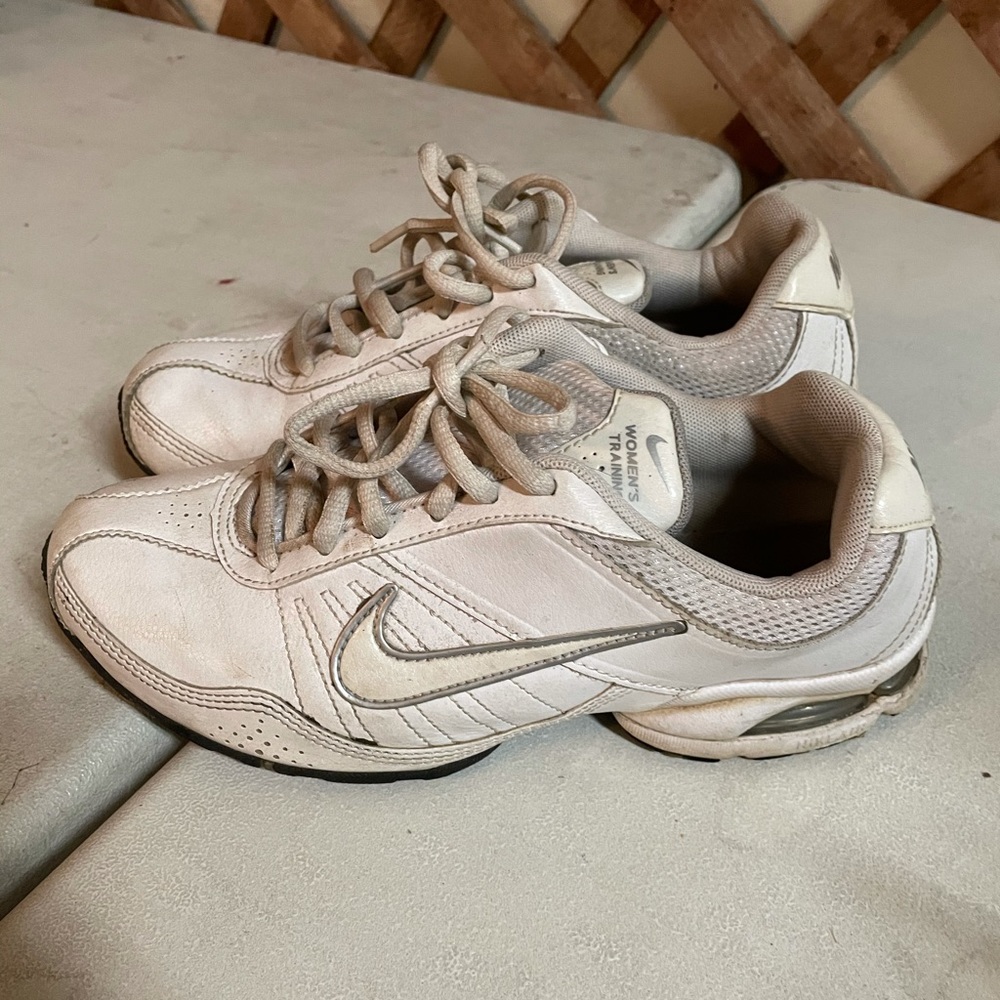 White Nike tennis shoes